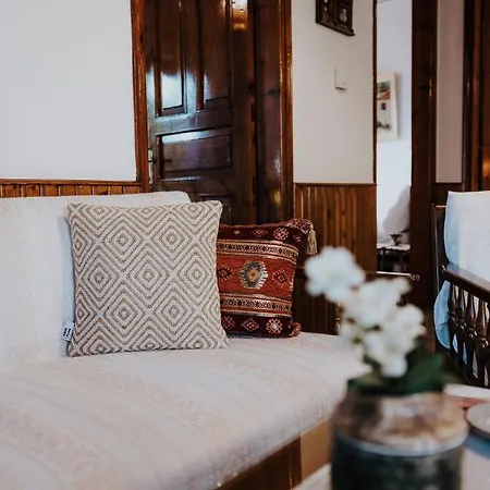 Holiday home Traditional House In